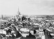 Il duomo con la ciminiera della centrale elettrica di via Santa Radegonda